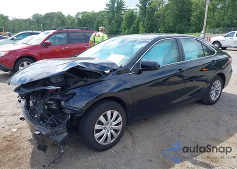 2016 Toyota Camry Le z USA, uszkodzony, nr VIN 4T4BF1FK2GR532179